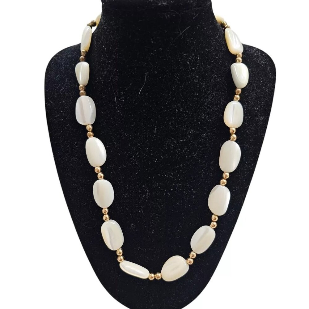Vintage Iridescent Mother of Pearl Stone Necklace with Barrel Closure